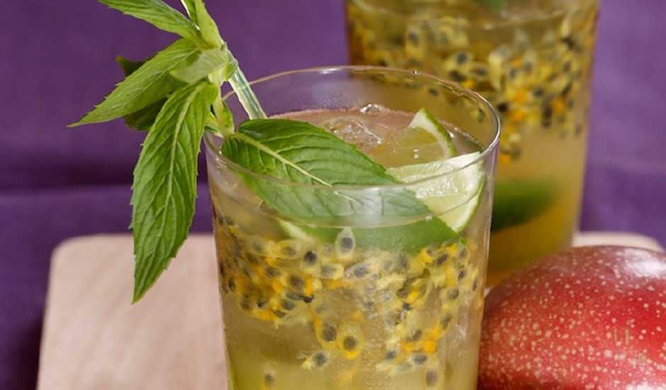 Passionfruit-Caipirinha